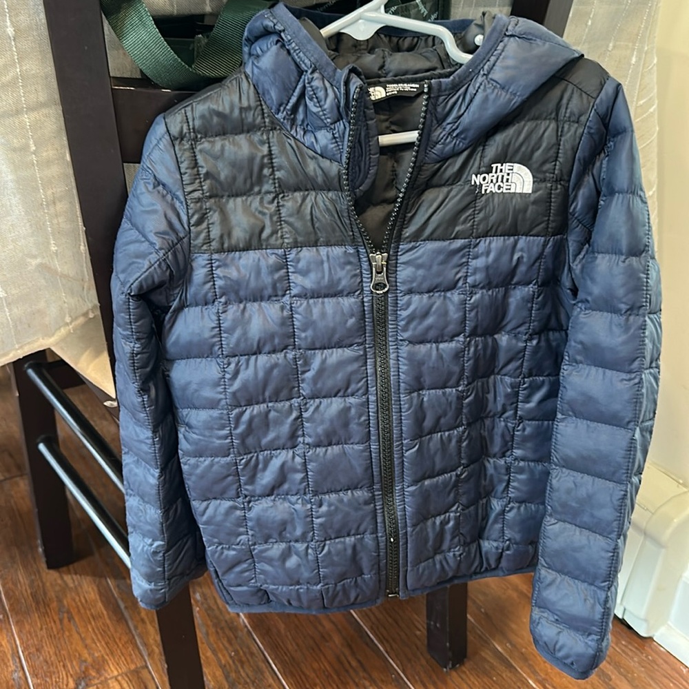 Toddler boy light weight thermoball Northface jacket excellent condition
